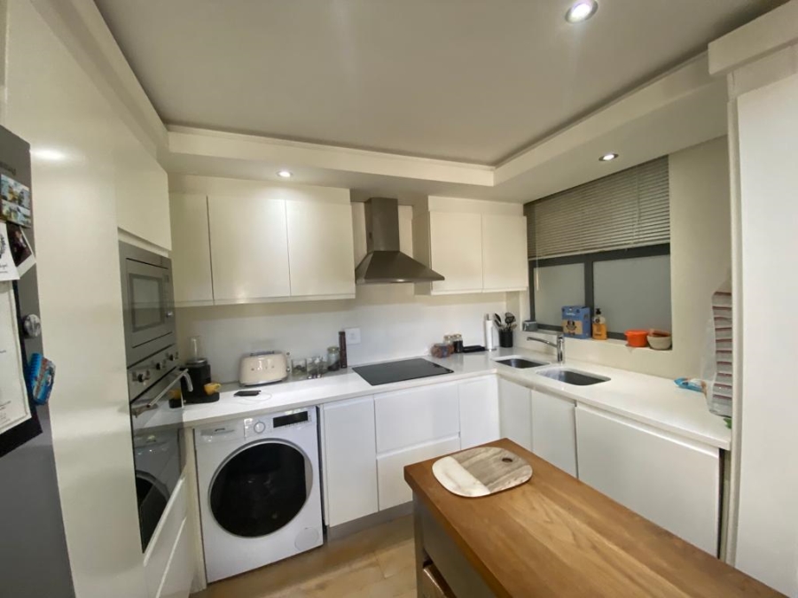 2 Bedroom Property for Sale in Vredehoek Western Cape